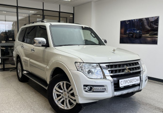 Подержанный автомобиль Mitsubishi Pajero 2020 года (3 фото)