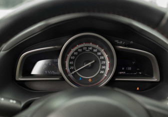 Подержанный автомобиль Mazda 3 Hatchback 2014 года (13 фото)