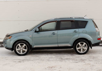 Подержанный автомобиль Mitsubishi Outlander 2008 года (8 фото)