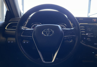Подержанный автомобиль Toyota Camry Sedan 2019 года (11 фото)