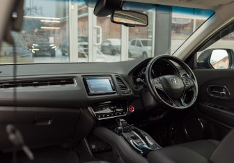 Подержанный автомобиль Honda Vezel 2018 года (10 фото)