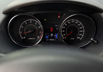 Подержанный автомобиль Peugeot 4007 2010 года (13 фото)