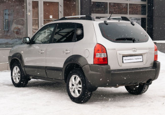 Подержанный автомобиль Hyundai Tucson 2008 года (7 фото)