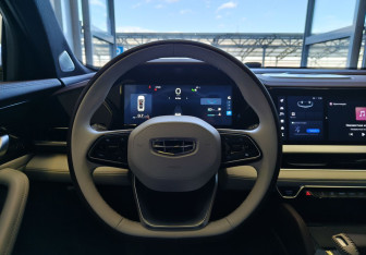 Подержанный автомобиль Geely Monjaro 2023 года (9 фото)