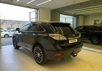 Подержанный автомобиль Lexus RX 2010 года (6 фото)