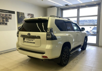 Подержанный автомобиль Toyota Land Cruiser Prado 2021 года (5 фото)