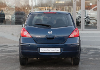 Подержанный автомобиль Nissan Tiida Hatchback 2008 года (6 фото)