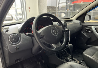 Подержанный автомобиль Renault Duster 2012 года (7 фото)