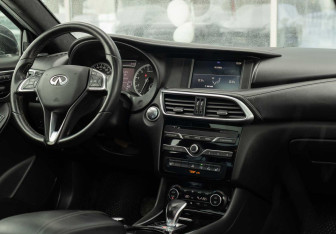 Подержанный автомобиль Infiniti QX30 2018 года (10 фото)