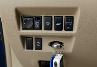 Подержанный автомобиль Infiniti FX 2012 года (17 фото)