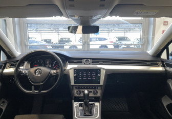 Подержанный автомобиль Volkswagen Passat Wagon 2018 года (12 фото)