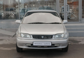 Подержанный автомобиль Toyota Corolla Sedan 1998 года (2 фото)