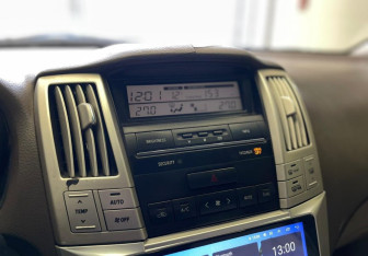 Подержанный автомобиль Lexus RX 2004 года (9 фото)