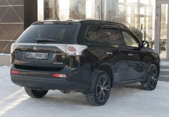 Подержанный автомобиль Mitsubishi Outlander 2013 года (5 фото)