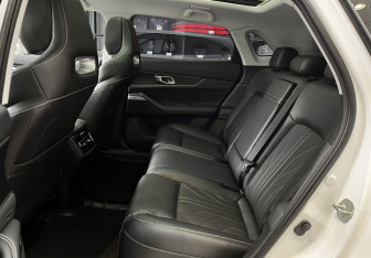 Подержанный автомобиль Changan UNI-K 2023 года (16 фото)