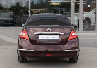 Подержанный автомобиль Nissan Teana 2010 года (6 фото)