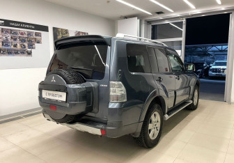 Подержанный автомобиль Mitsubishi Pajero 2006 года (4 фото)