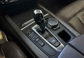 Подержанный автомобиль BMW X5 2016 года (12 фото)