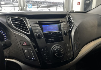 Подержанный автомобиль Hyundai i40 Sedan 2013 года (16 фото)