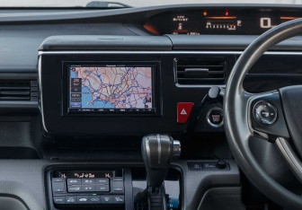 Подержанный автомобиль Honda Stepwgn 2016 года (14 фото)