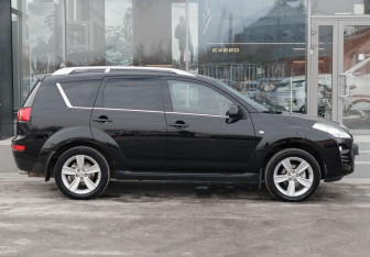 Подержанный автомобиль Peugeot 4007 2010 года (4 фото)