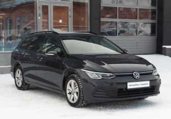 Подержанный автомобиль Volkswagen Golf Hatchback 2021 года (3 фото)
