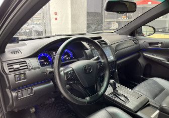 Подержанный автомобиль Toyota Camry Sedan 2017 года (7 фото)