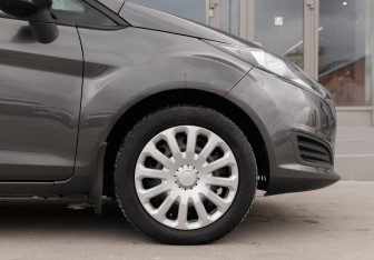 Подержанный автомобиль Ford Fiesta Sedan 2017 года (9 фото)