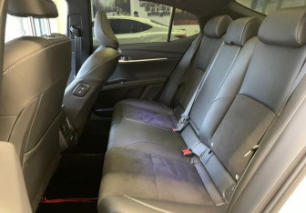 Подержанный автомобиль Toyota Camry Sedan 2024 года (12 фото)