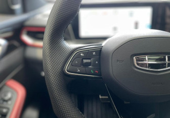 Подержанный автомобиль Geely Coolray 2024 года (15 фото)