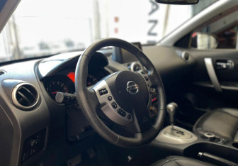 Подержанный автомобиль Nissan Qashqai 2007 года (9 фото)