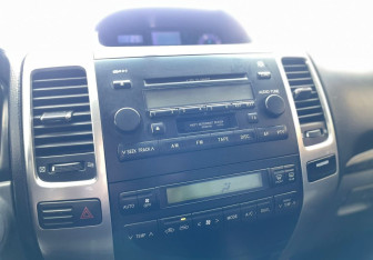 Подержанный автомобиль Toyota Land Cruiser Prado 2003 года (17 фото)