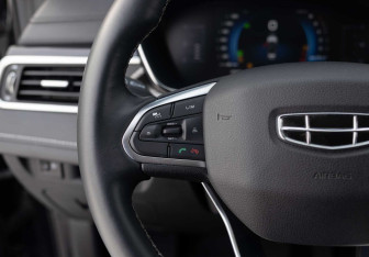 Подержанный автомобиль Geely Atlas Pro 2023 года (12 фото)