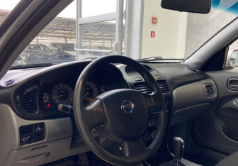 Подержанный автомобиль Nissan Almera Classic 2008 года (8 фото)