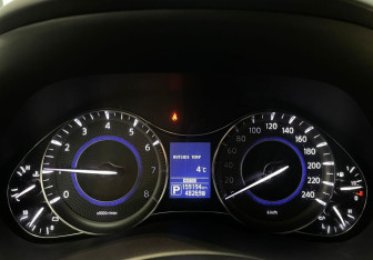 Подержанный автомобиль Infiniti QX80 2018 года (17 фото)