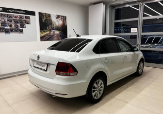 Подержанный автомобиль Volkswagen Polo Sedan 2017 года (5 фото)