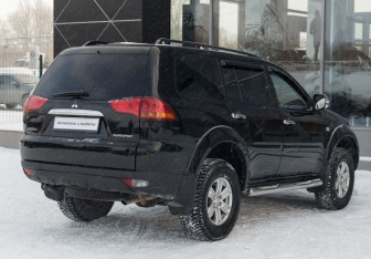Подержанный автомобиль Mitsubishi Pajero Sport 2010 года (5 фото)