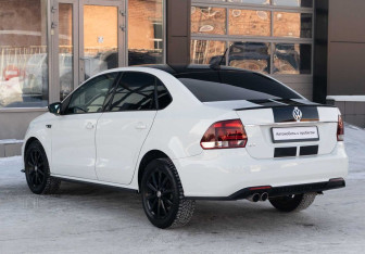 Подержанный автомобиль Volkswagen Polo Sedan 2018 года (7 фото)