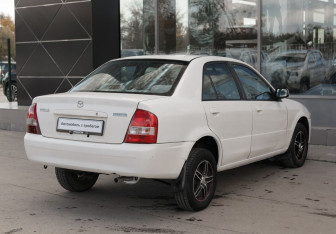 Подержанный автомобиль Mazda Familia Sedan 2000 года (5 фото)