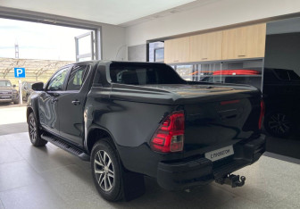 Подержанный автомобиль Toyota Hilux 2015 года (8 фото)