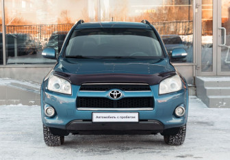 Подержанный автомобиль Toyota RAV4 2011 года (2 фото)
