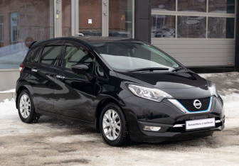Подержанный автомобиль Nissan Note 2017 года (3 фото)