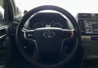 Подержанный автомобиль Toyota Land Cruiser Prado 2021 года (11 фото)