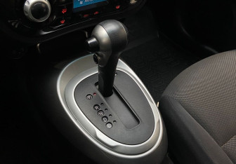 Подержанный автомобиль Nissan Juke 2012 года (9 фото)