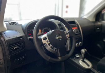 Подержанный автомобиль Nissan X-Trail 2012 года (9 фото)