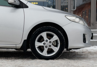 Подержанный автомобиль Toyota Corolla Sedan 2013 года (9 фото)