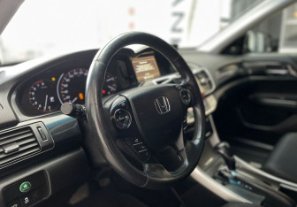 Подержанный автомобиль Honda Accord Sedan 2013 года (9 фото)