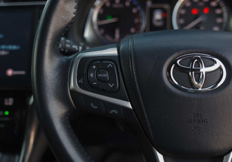 Подержанный автомобиль Toyota Harrier 2019 года (12 фото)