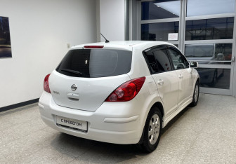 Подержанный автомобиль Nissan Tiida Hatchback 2011 года (5 фото)