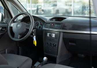 Подержанный автомобиль Opel Meriva 2008 года (10 фото)